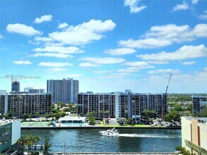 Building Photo - 3505 S Ocean Dr