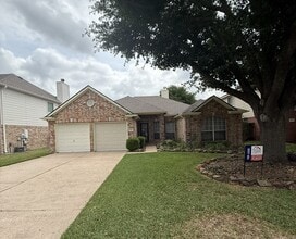 Building Photo - 2315 Glendavon Ln