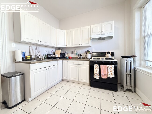 Building Photo - 79 Glenville Ave