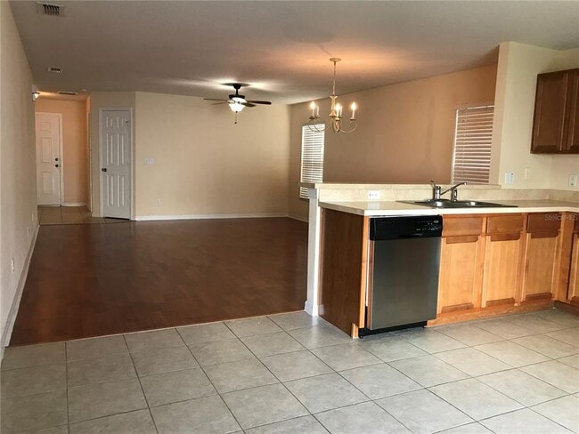 Foto del edificio - 912 Windrose Dr