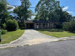 Building Photo - 122 Anthony St