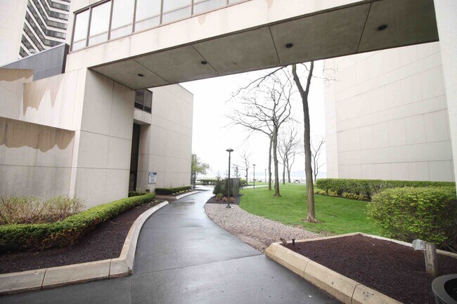 Foto del edificio - 1001 W Jefferson Ave