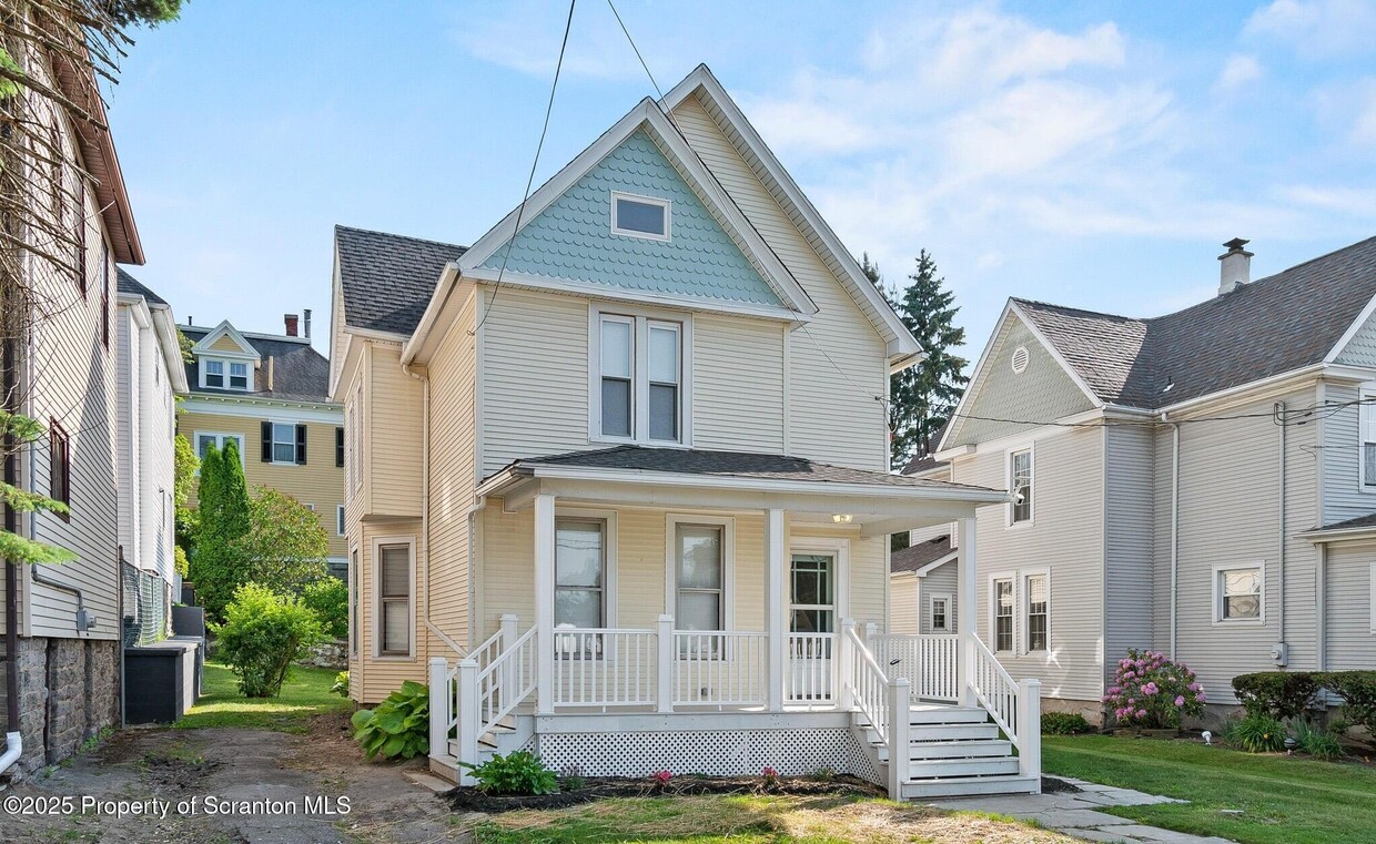 Primary Photo - 724 Electric St