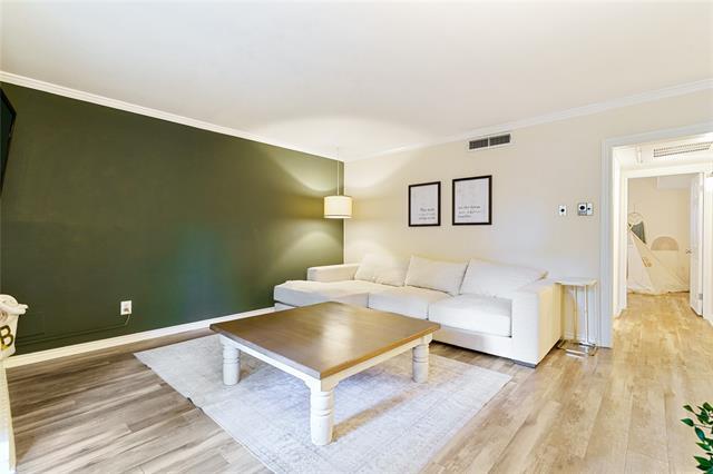 Foto del edificio - 7707 Meadow Park Dr