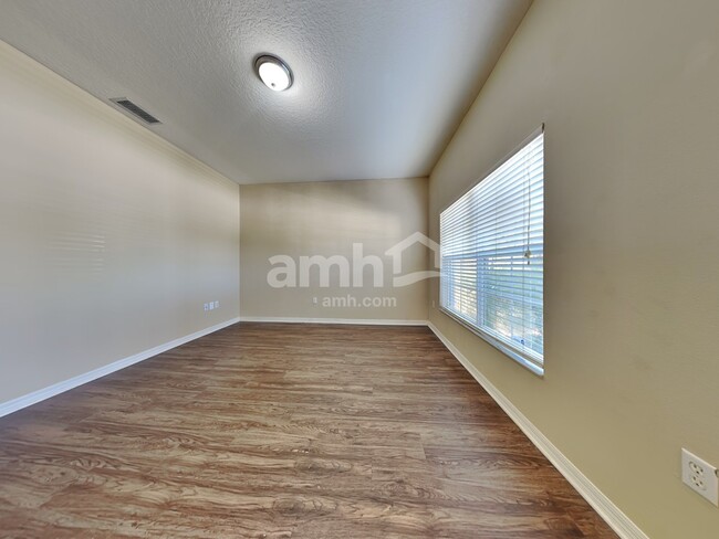 Foto del edificio - 12010 Fern Blossom Dr
