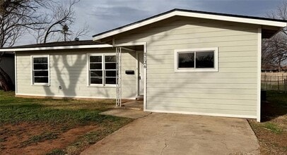 Building Photo - 1126 S Bowie Dr