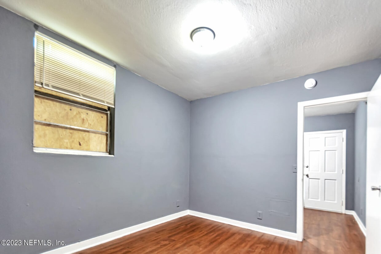 Building Photo - La Kaye