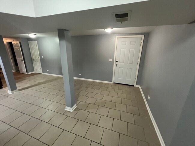 Living/Dinig Room 1 - 932 Waller N Ave
