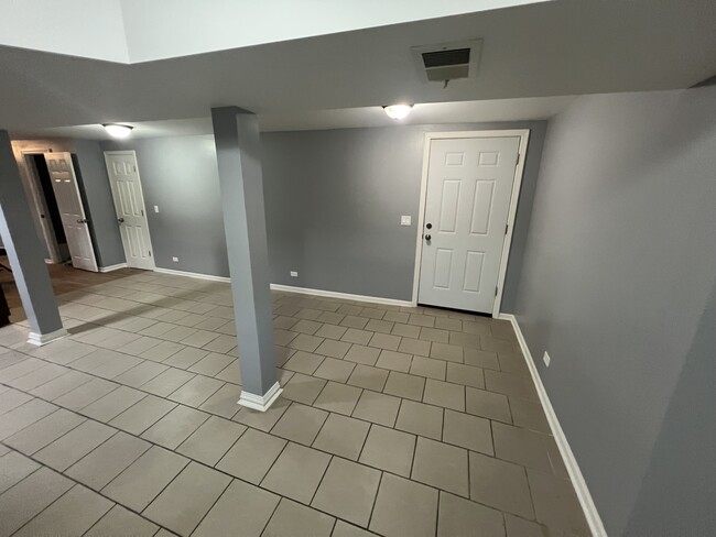 Living/Dinig Room 1 - 932 Waller N Ave