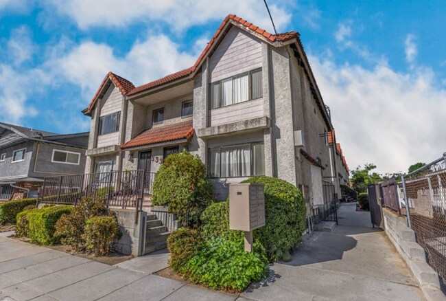 Building Photo - 333 S Arroyo Dr