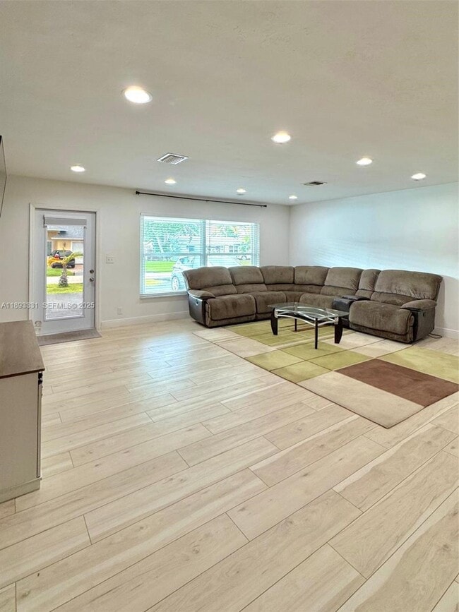 Building Photo - 120 NE 9th Ave