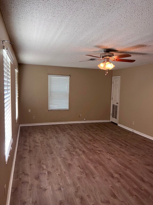 Foto del edificio - 103 Murdock Ln