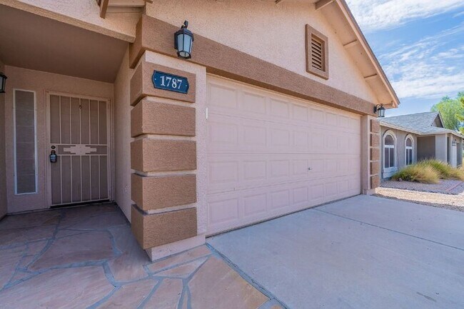 Building Photo - 1787 S Cardinal Dr