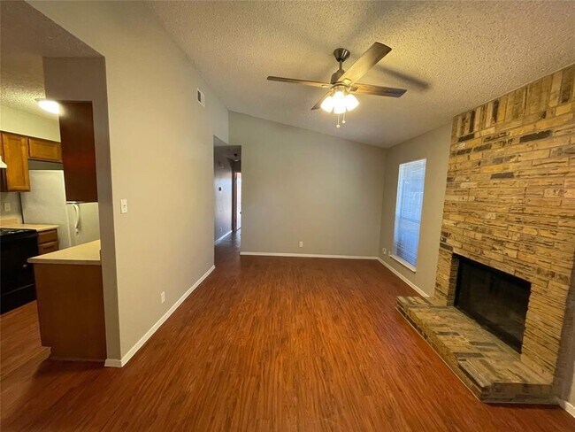 Foto del edificio - 7214 Lilac Ln