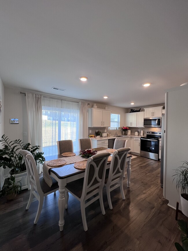 Building Photo - 95 Malcolm Ct