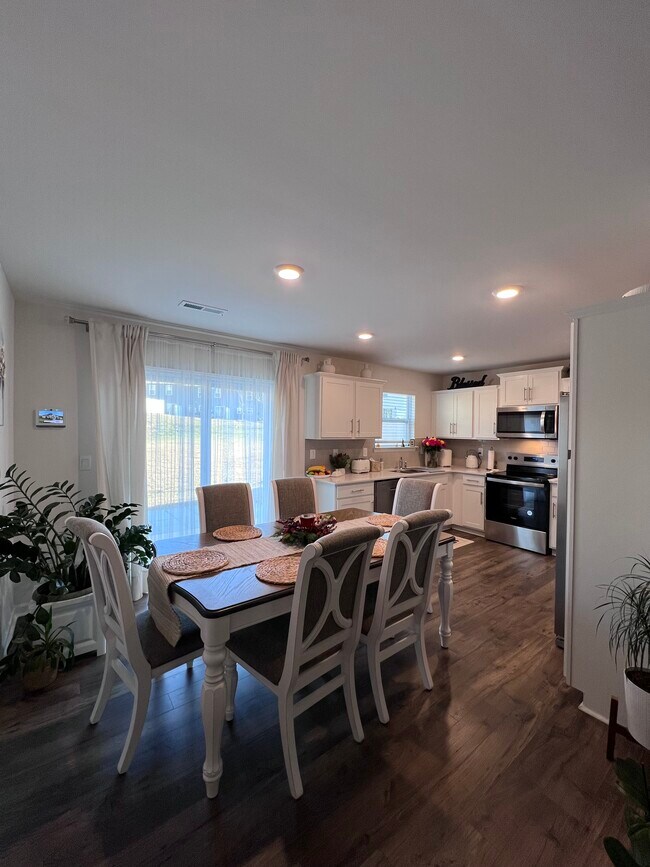 Foto del edificio - 95 Malcolm Ct