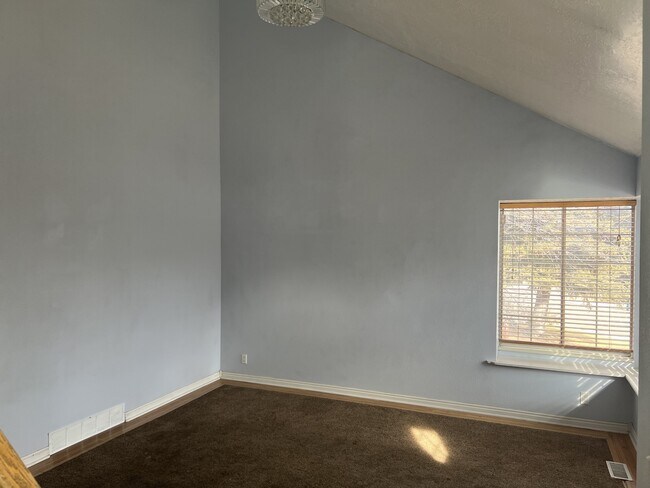 Building Photo - 2211 Sierra Dr