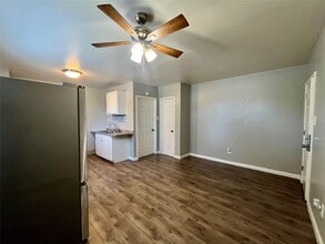 Building Photo - 2705 Lorraine St