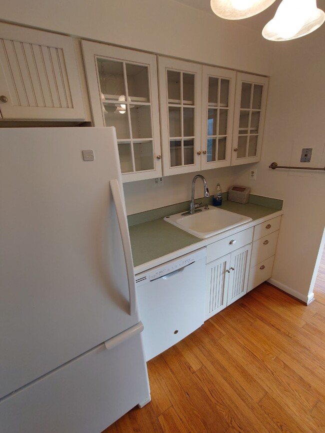 Building Photo - 600 Roosevelt Blvd