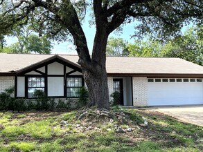 Building Photo - 538 Camelot Dr