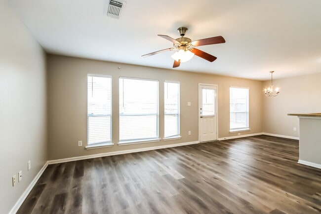 Foto del edificio - 1111 Richcrest Dr