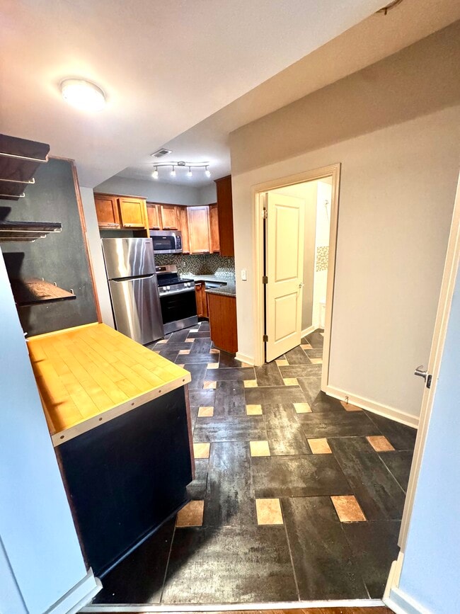 Kitchen & bath - 200 E 43rd St