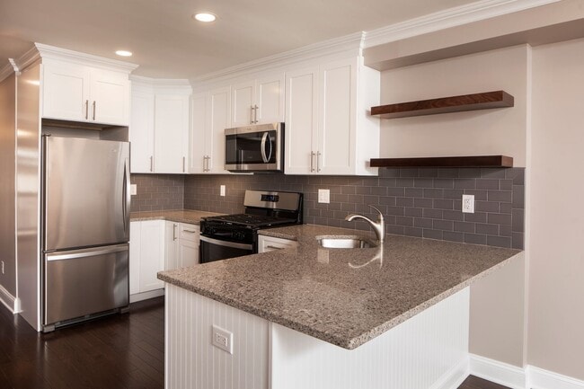 Interior Photo - Cambridge Manor