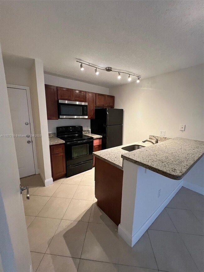 Foto del edificio - 4581 W McNab Rd