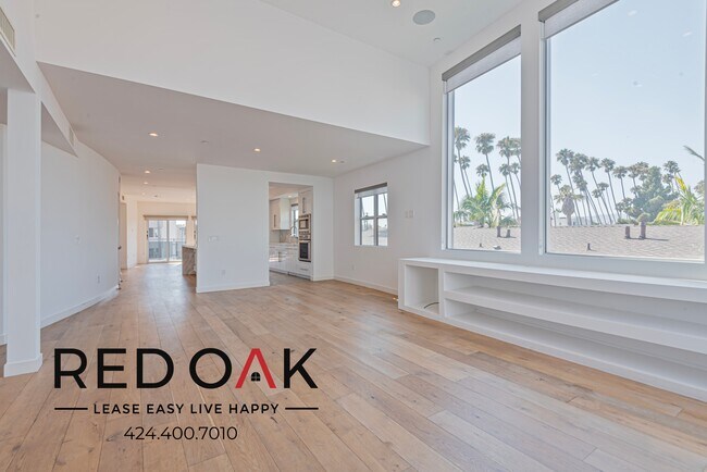 Building Photo - Stunning Three-Bedroom with Luxurious Fini...