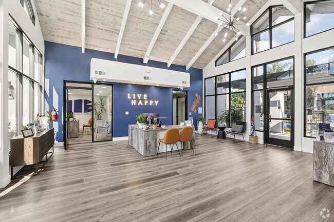 Lobby - Surf House Apartments