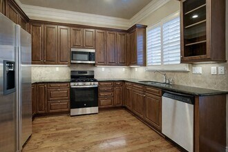 Building Photo - 4013 Bellefontaine