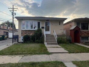 Building Photo - 4414 N Nagle Ave