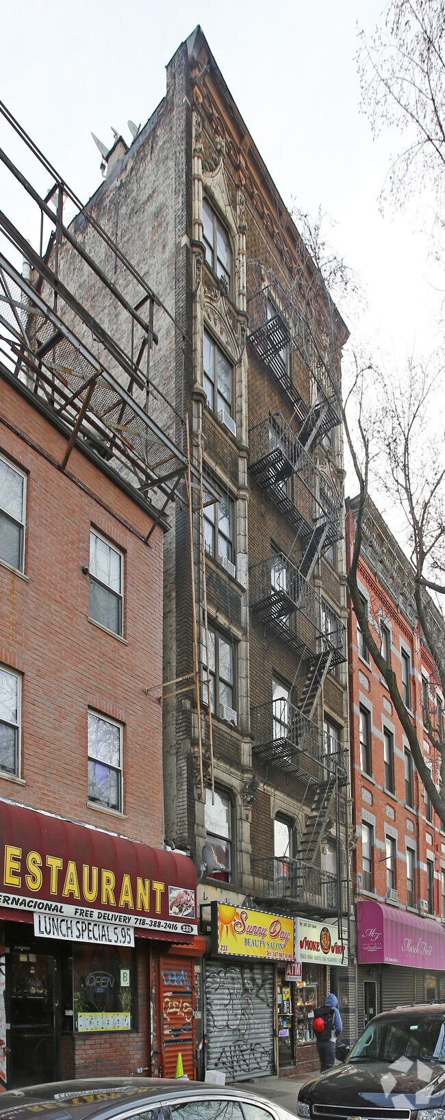 Building Photo - 233 S 4th St