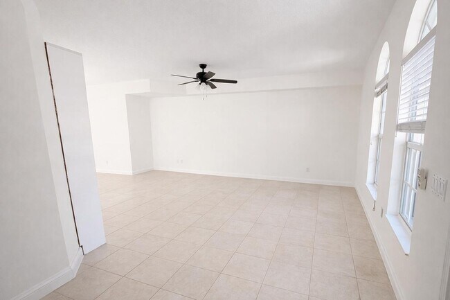 Foto del edificio - 181 Waterford Dr