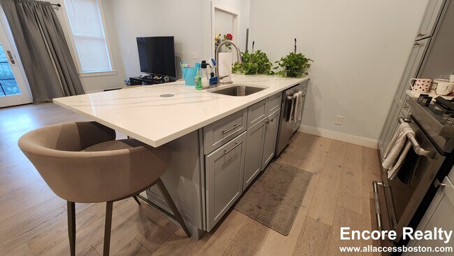 Foto del edificio - 32 Cummins Hwy