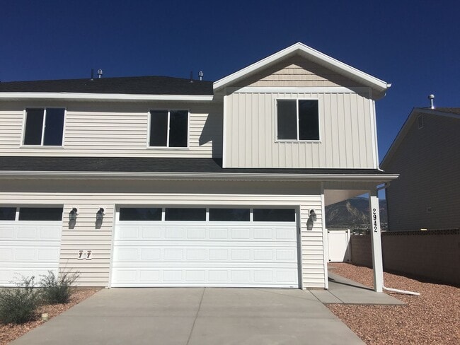 Building Photo - 3 Bedroom Townhouse in Cedar