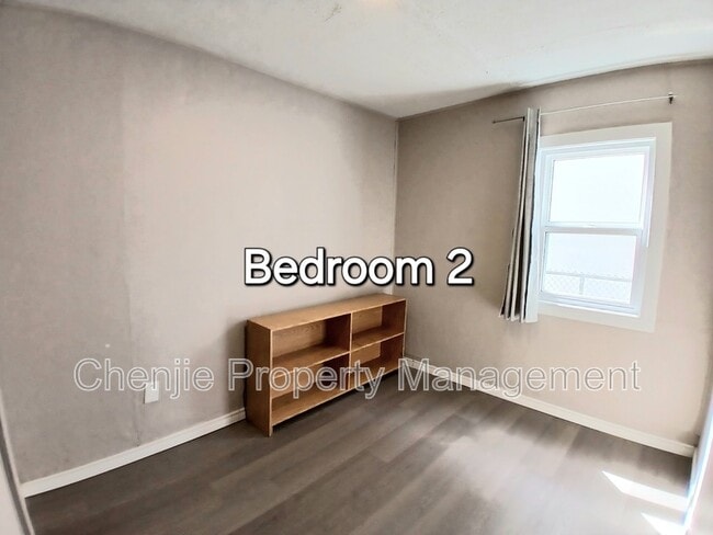 Building Photo - 4629-4118 118 Ave NW