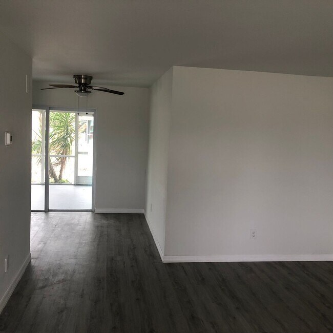 Building Photo - Tudor Dr Duplex