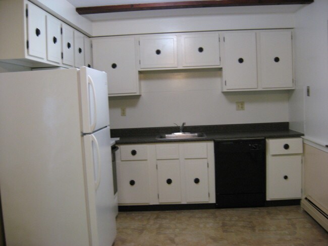 Foto del edificio - 6 Notch Rd Ext