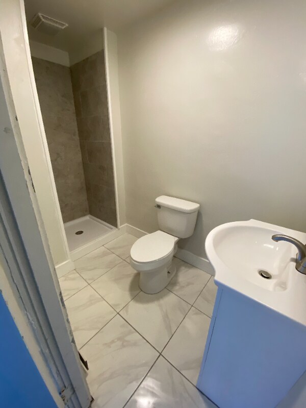 Foto del edificio - 709 Carothers Ave