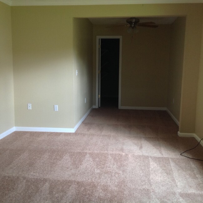 Foto del edificio - Move in Ready 3 Bedroom 2 bath 2 Car Garage