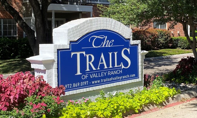 Building Photo - The Trails of Valley Ranch