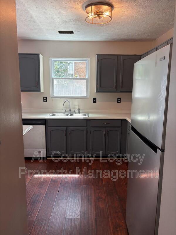 Building Photo - 5774 Wells Cir