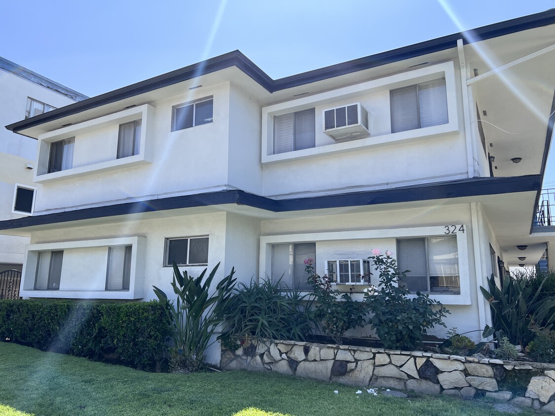 Building view from street - 324 E Santa Anita Ave