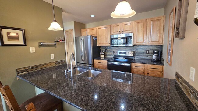 Foto del edificio - 720 Lakepoint Dr