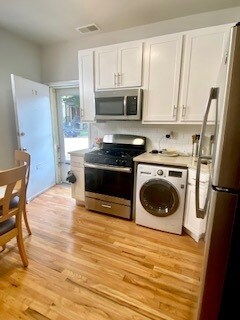 Foto del edificio - 2835 N Racine Ave