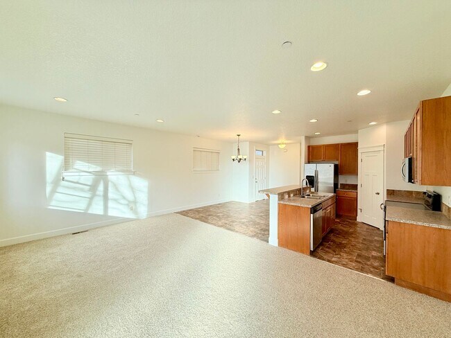 Foto del edificio - Beautiful 3 Bed 2.5 house with 2 Car Garage-Camas School District