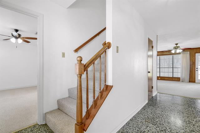 Building Photo - 924 W Kiowa Dr