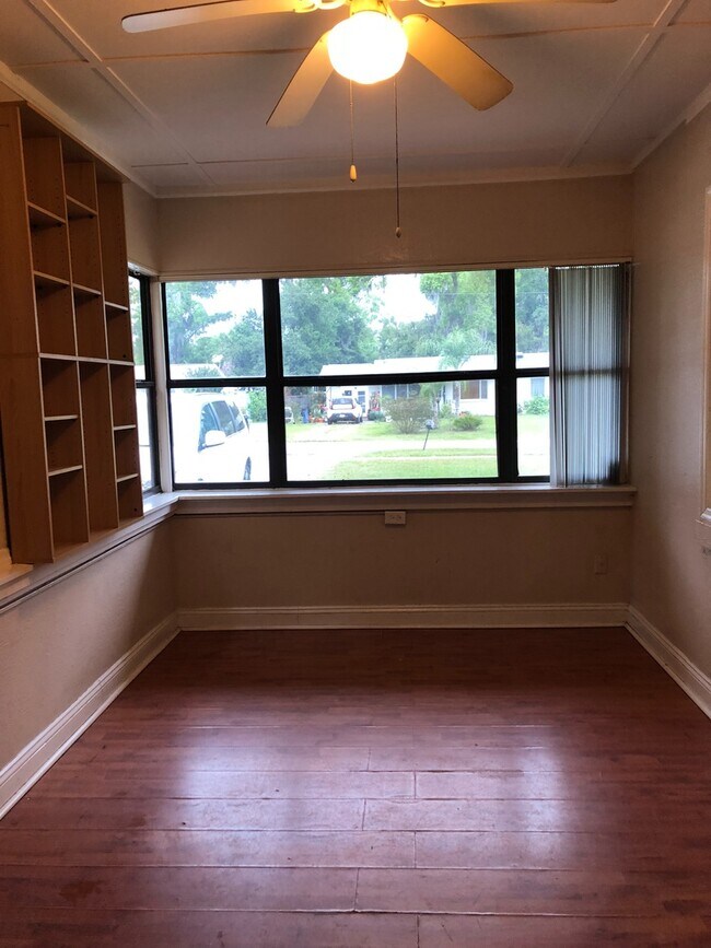 Foto del edificio - 3 Bed 1 Bath | Large Fenced Yard | Washer/...