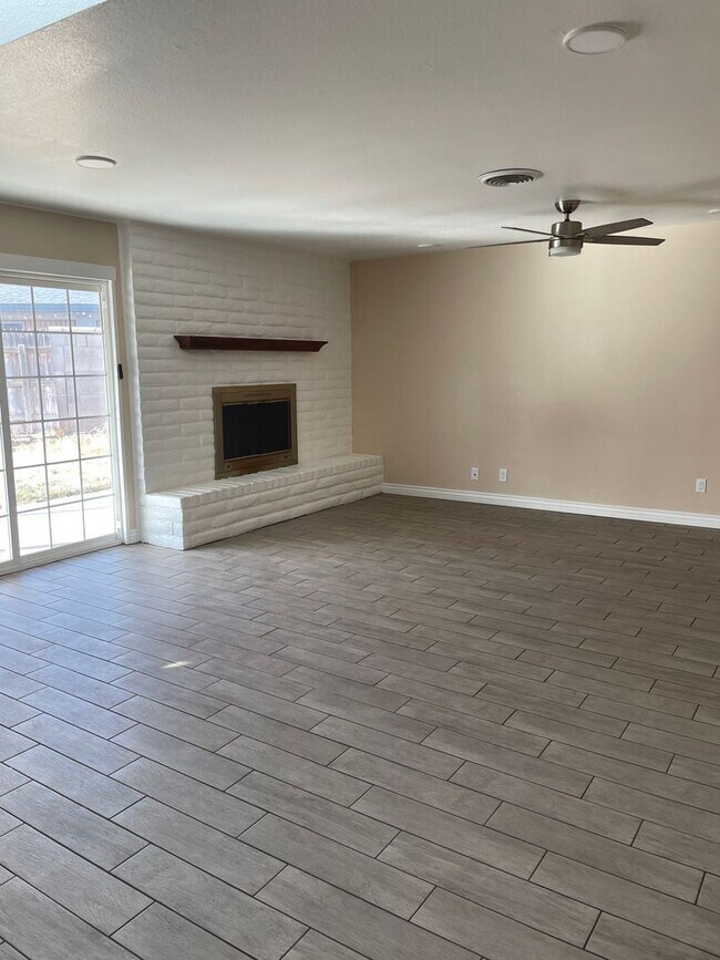 Foto del edificio - 3 br, 2 bath House - 1001 De Bremond Dr.  ...